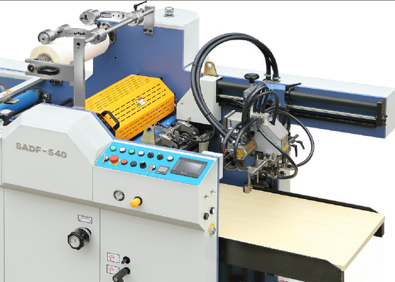 中国 オイル熱電気ラミネータ機械、3台の段階のデジタル印刷物のラミネーション機械 サプライヤー